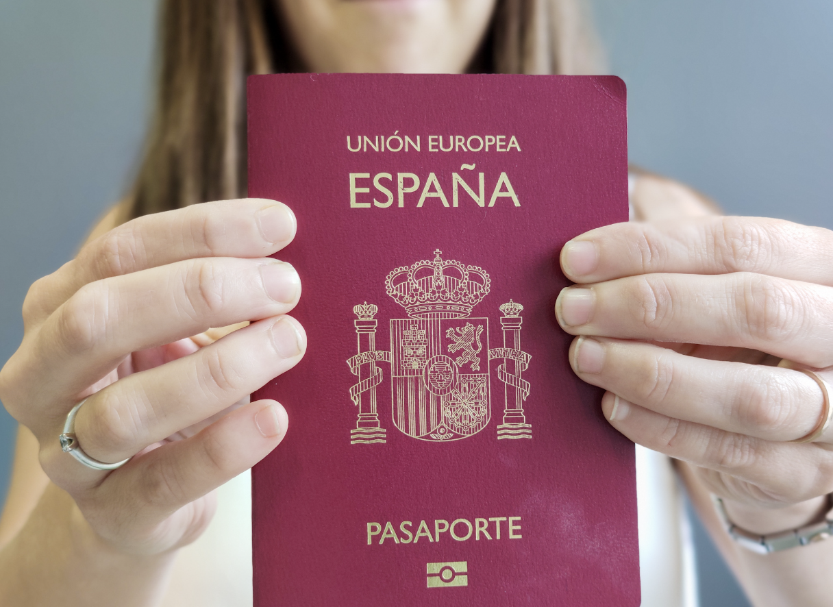 Procedimiento arraigo social en España.